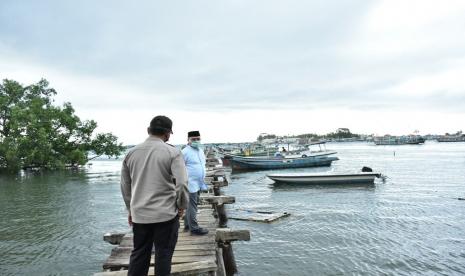  Untuk meningkatkan gairah ekonomi masyarakat Pulau Lepar Pongok, Gubernur Kepulauan Bangka Belitung (Babel), Erzaldi Rosman memastikan Kapal Roro yang merupakan kapal bermuatan besar akan mulai beroperasi paling lambat akhir tahun depan, dengan rute Pulau Lepar-Tanjung Labu-Celagen-Pongok-Selat Nasik-Tanjungpandan, Belitung. 