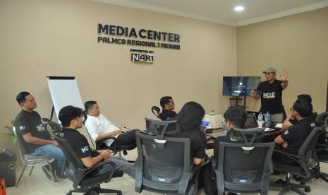 Untuk meningkatkan kompetensi karyawan, PalmCo Regional I Medan melakukan pembekalan kepada Agent of Communication (AoC) dalam bentuk sharing knowledge and skill kepada para asisten personalia kebun, asisten tata usaha, kepala bidang yang tersebar di seluruh unit kerja. 