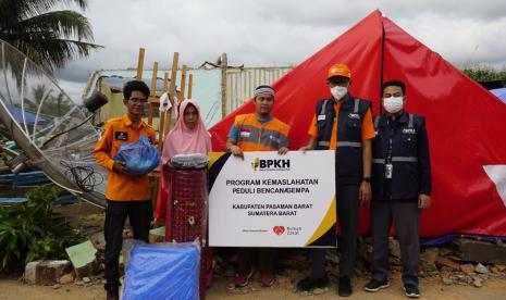 Untuk meringankan duka warga terdampak gempa di Pasaman, BPKH (Badan Pengelola Keuagan Haji) menggandeng beberapa LAZ (Lembaga Amil Zakat) yang terdiri dari Rumah Zakat, Lazismu dan Baitulmaal Muamalat (BMM) untuk menyelenggarakan acara program Kemaslahatan Tanggap Darurat bencana gempa, yang meliputi pemberian bantuan bagi masyarakat terdampak gempa Pasaman dan Pasaman Barat. 