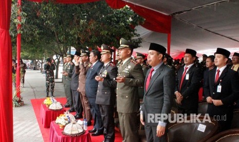 Upacara Hari Kesaktian Pancasila di Kabupaten Jember yang dipimpin Wakil Bupati  Jember Drs H A. Muqid Arie selaku Inspektur Upacara, serta Pembaca UUD 1945 Komandan Kodim 0824 Letkol Inf Rudianto dan Pembaca Ikrar Ketua DPRD Jember Thoif Zamroni.