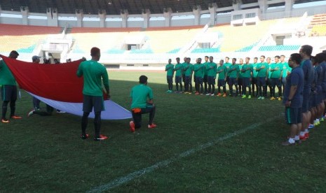 Upacara HUT Kemerdekaan RI- ke-71 oleh pemain seleksi timnas Indonesia.