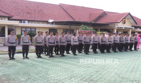 Upacara Korp Raport Kenaikan Pangkat digelar di Lapangan Apel Polres Indramayu, Kamis (2/1/2025). 