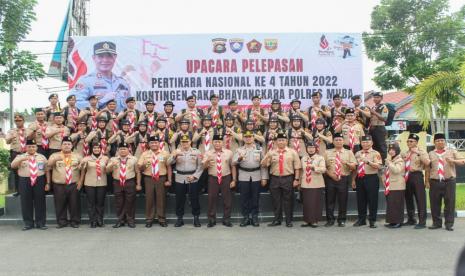 Upacara pelepasan kontingen Saka Bhayangkara Polres Musi Banyuasin yang akan mengikuti Perkemahan Bakti Satuan Karya Pramuka Bhayangkara (Pertikara) Nasional ke IV tahun 2022 di Provinsi Sumatera Selatan, berjalan lancar dan sukses di Halaman Mapolres Muba, Kamis (10/11/2022) siang.