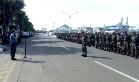 Upacara pemberangkatan Satgas PRCPB Bima NTB di Dermaga Ujung Armatim, Surabaya