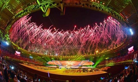 Upacara pembukaan SEA Games ke-27 di Wunna Theikdi Sport Stadium, Naypyitaw, Myanmar, Rabu (11/12).  (Republika/Edwin Dwi Putranto)