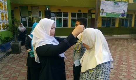 Upacara pembukaan Ujian Akhir Madrasah Berstandar Nasional Berbasis Komputer di MTsN 1 Bogor.