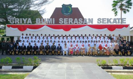 Upacara Pengibaran Bendera Merah Putih dan Detik-Detik Proklamasi dalam rangka Hari Ulang Tahun (HUT) Kemerdekaan Republik Indonesia ke-77 Tahun 2022 di Pendopoan Griya Bumi Serasan Sekate, Kabupaten Musi Banyuasin berlangsung penuh khidmat dan sukses, Rabu (17/8/2022) pagi.