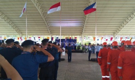  Upacara pengibaran bendera tiga negara (Filipina, Indonesia dan Jepang) mengawali dibukanya kegiatan Latihan Bersama Penanggulangan Tumpahan Minyak di Laut atau yang dikenal juga sebagai Marine Pollution Exercise (MARPOLEX) Tahun 2019, pada Selasa (2/7).