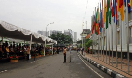   Upacara peringatan Konferensi Asia Afrika di jalan Asia-Afrika, Bandung, Kamis (18/4). (Republika/Arief Maulana Hasan)