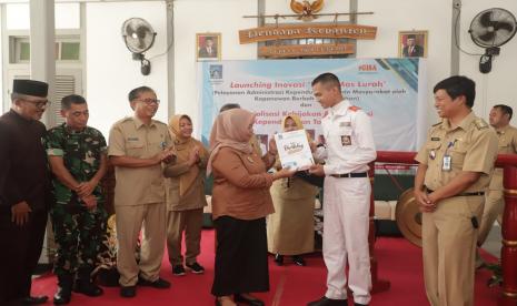 upati Sleman, Kustini Sri Purnomo, meluncurkan inovasi Peluk Mas Lurah atau disingkat Pelayanan Administrasi Kependudukan pada Masyarakat oleh Kapanewon Berbah di Kalurahan, Senin (27/2/2023).