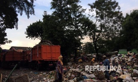 Truk sampah Dinas Lingkungan Hidup DKI Jakarta (ilustrasi)