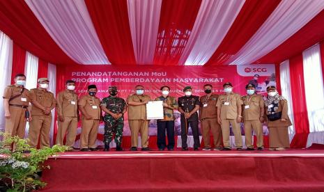 Upaya penanganan dampak pandemi Covid-19 di Kabupaten Sukabumi terus dilakukan. Salah satunya dengan mengoptimalkan program Corporate Social Responsibility (CSR) perusahaan dalam pemberdayaan masyarakat di Kabupaten Sukabumi.