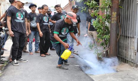 Upaya pencegahan kasus demam berdarah dengue (DBD) di kawasan Jakarta. 