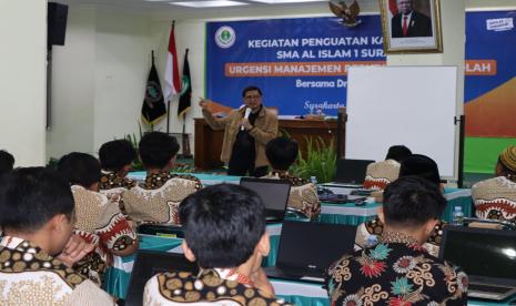 Upaya penguatan kapasitas SDM di SMA Al Islam 1 Surakarta