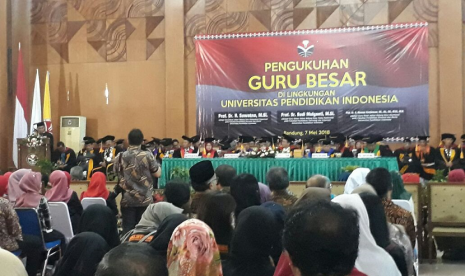 UPI Kukuhkan Tiga Guru Besar