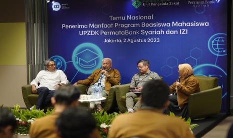 UPZDK Permata Bank Syariah bekerjasama dengan Laznas Inisitif Zakat Indonesia (IZI) memberikan beasiswa keada 60 mahasiswa yang berasal dari enam universitas.