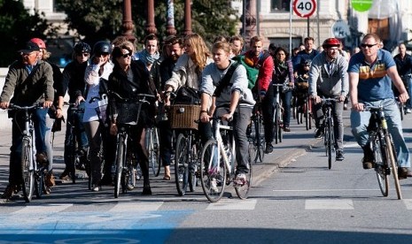 Urban cyclists (illustration) 