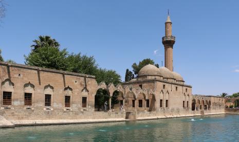 Urfa di Turki yang dipercaya sebagai lokasi tempat pembakaran Nabi Ibrahim