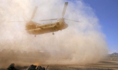 US Army soldiers with the 10th Mountain Division prepare to board a CH-47 Chinook troop transport helicopter after completing their mission at Forward Operating Base Muqar in this US Army picture taken March 14, 2014.