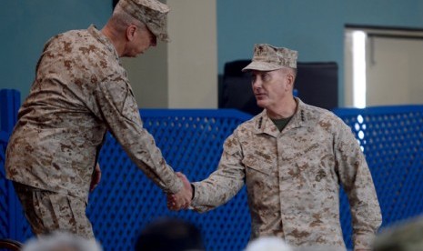 US Marine Gen. Joseph F. Dunford, right, shakes hand with outgoing NATO commander US Gen. John Allen, left, during a change of command ceremony at the ISAF headquarters in Kabul, Afghanistan, Sunday, Feb. 10, 2013. 