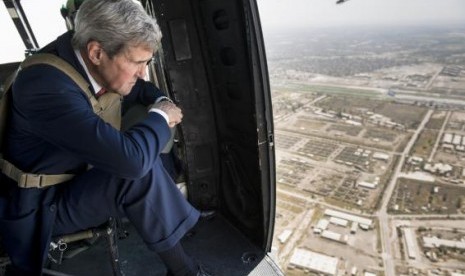 US Secretary of State John Kerry arrives at Queen Alia Airport in Amman September 10, 2014.