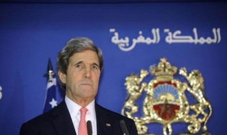 US Secretary of State John Kerry speaks at a news conference with Moroccan Foreign Minister Salaheddine Mezouar following a bilateral strategic dialogue at the Foreign Ministry in Rabat, April 4, 2014.