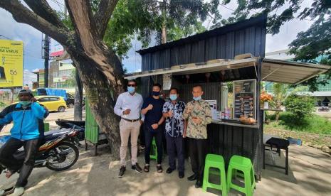 Usaha mikro kedai Djum Djum Thaitea di Kota Kendari mendapat bantuan modal sebesar sRp 2,4 juta cair pada pertengahan Oktober lalu, dari program Banpres Produktif Untuk Usaha Mikro. Banpres tersebut digunakan sebagai modal kerja untuk membuka kembali kedai tersebut. Dalam dua minggu terakhir, omzet kedai mencapai Rp 1,7 juta perhari, dengan keuntungan sekitar 40 persen.