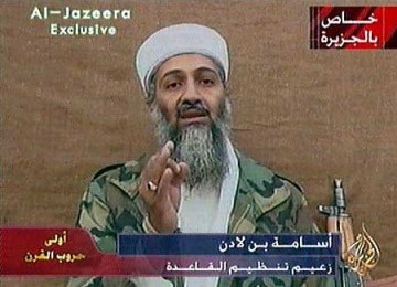 Usamah bin Ladin dalam rekaman video yang kerap ia kirimkan ke stasiun televisi Aljazeera, Qatar. 