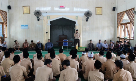 USBN Madinatulquran. Siswa Madinatulquran Depok gelar tumpengan dan doa bersama jelang USBN.