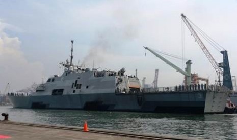 USS Fort Worth docks at Tanjung Priok, Jakarta on Monday Dec 22. 