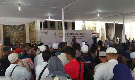 Ust. Yusuf Mansur saat tausiyah di hari pertama acara Festival Republik. 