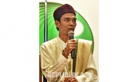 Ustadz Abdul Shomad Lc MA di Masjid Raya Bintaro Jaya