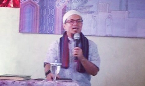 Ustadz Abi Maki memberikan tausiyah pada acara tarhib Ramadhan 1438 H yang digelar Sekolah Prestasi Global.