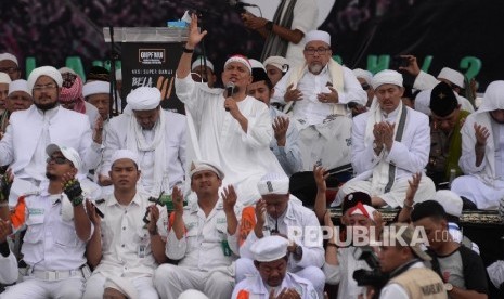 Ustadz Arifin Ilham hadir dalam Aksi Bela Islam 3 di kawasan Monas, Jakarta, Jumat (2/12).