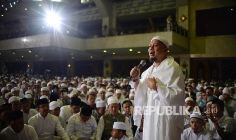 Ustadz Arifin Ilham memberikan tausiyah di Masjid Agung At-tin saat mengikuti Dzikir Nasional Republika tahun 2016 lalu.