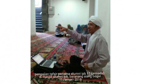 Ustadz Dr Ir Achmad Nawawi MA saat mengisi pengajian di Masjid Alumni IPB Bogor beberapa bulan lalu.