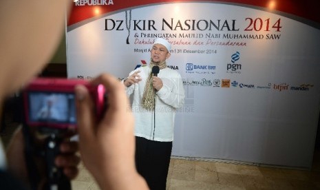  Ustadz Erick Yusuf hadir mengisi acara Dzikir Nasional yang diadakan oleh Republika di Masjid At-Tin, Jakarta Timur, Rabu (31/12). 