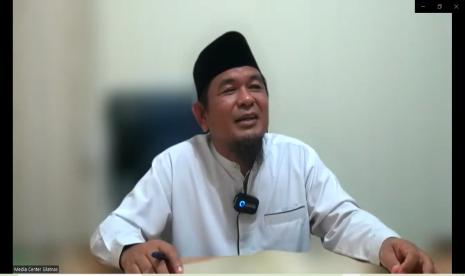 Ustadz Hamzah Akbar (Ketua Pesantren Hidayatullah Balikpapan) saat memberikan uraian