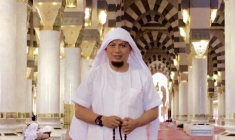 Ustadz Muhammad Arifin Ilham