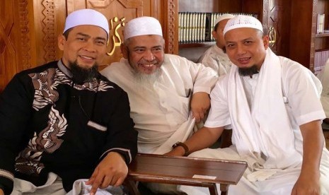 Ustadz Muhammad Arifin Ilham (kanan) bersama Ustadz Ja'far Umar Tholib (tengah) dan Ustadz Dzulkifli Ali MA.