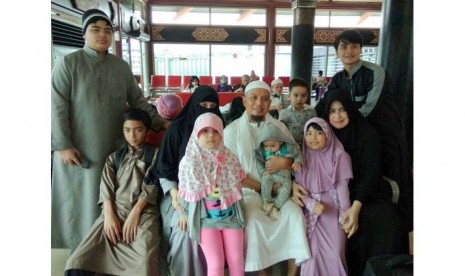 Ustadz Muhammad Arifin Ilham mudik Idul Fitri 1437 H ke Banjar, Kalimantan Selatan, bersama dengan kedua istri dan ketujuh anaknya, Ahad (3/7).