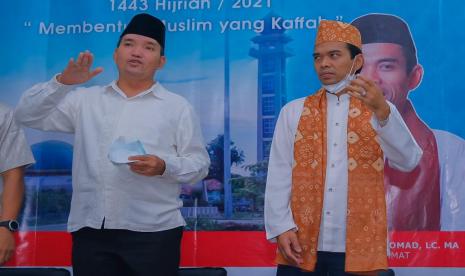  Ustadz Prof H Abdul Somad Lc D.E.S.A PhD dalam ceramahnya menyampaikan, tema yang diambil pada acara peringatan Maulid Nabi Muhammad SAW ini ialah 