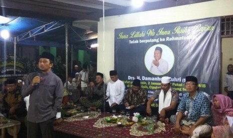 Ustadz Yusuf Mansur memberikan tausiyah takziah alm Damanhuri Zuhri di Kampung Tulang Kuning, Parung, Kamis (5/1/2017).