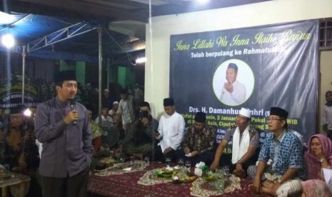 Ustadz Yusuf Mansur mengisi tausiah takziah malam keempat di rumah almarhum Damanhuri Zuhri di Parung, Bogor, Kamis (5/1/2017) malam.