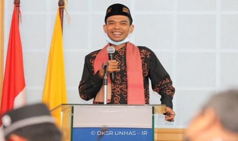 Ustaz Abdul Somad bersilaturahim dengan civitas akademika Universitas Hasanuddin, Kota Makassar, Jumat (2/10/2021).