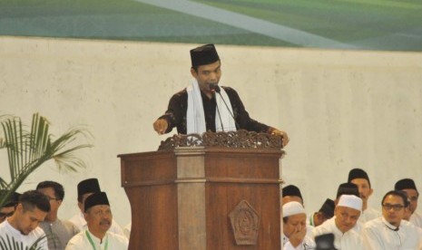 Ustaz Abdul Somad saat berceramah di Auditorium Universitas Islam Sultan Agung (Unissula) Semarang, Senin (30/7). Dalam ceramahnya Ustaz Abdul Somad mengangkat tema Islam Rahmatan Lil Alamain Antara Multikulturalisme, Keislama dan Keindonesiaan.