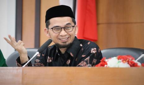 Dinarasikan Ganti Gus Miftah, UAH Angkat Bicara. Foto: Ustaz Adi Hidayat 