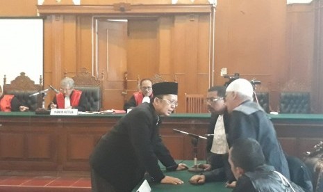 Ustaz Alfian Tanjung divonis dua tahun hukuman pidana dalam sidang putusan di Pengadilan Negeri Surabaya, Rabu (13/12).