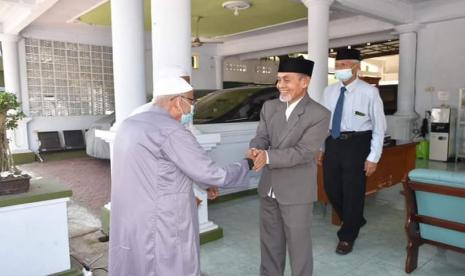 Ustaz Baasyir Silaturrahim ke Gontor dan Tebuireng