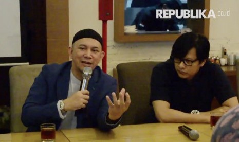 Ustaz Erick Yusuf (kiri) dan Armand Maulana (kiri)